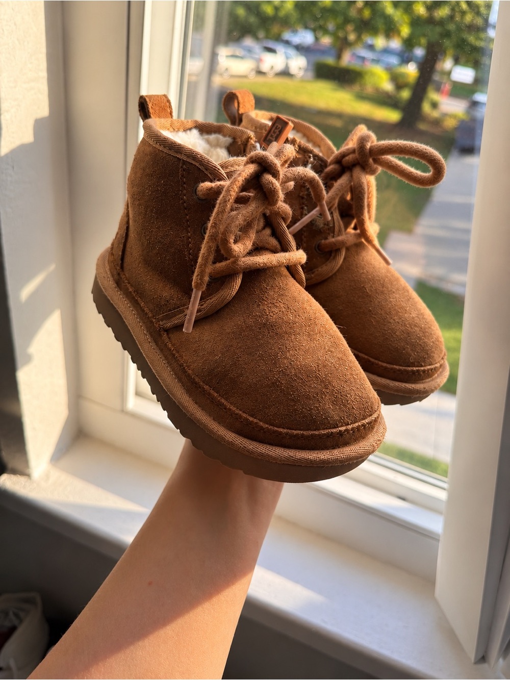 UGG Neumel Boots Kids Size 9C Brown Suede